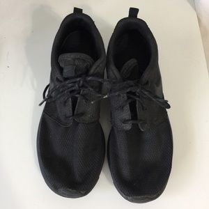 Nike Roshe Women’s Black